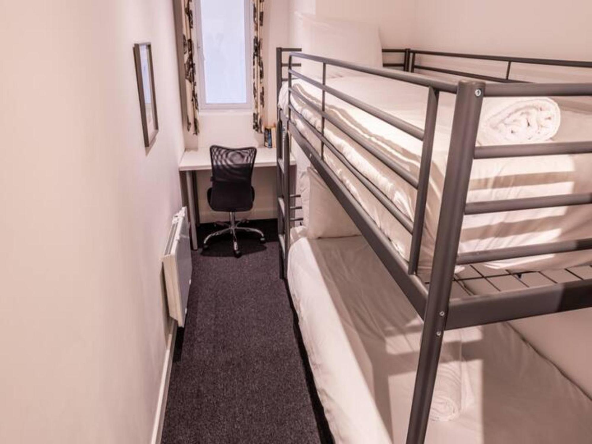 Newly Renovated Ideally Situated 2 Bedroom Flat بورنماوث المظهر الخارجي الصورة