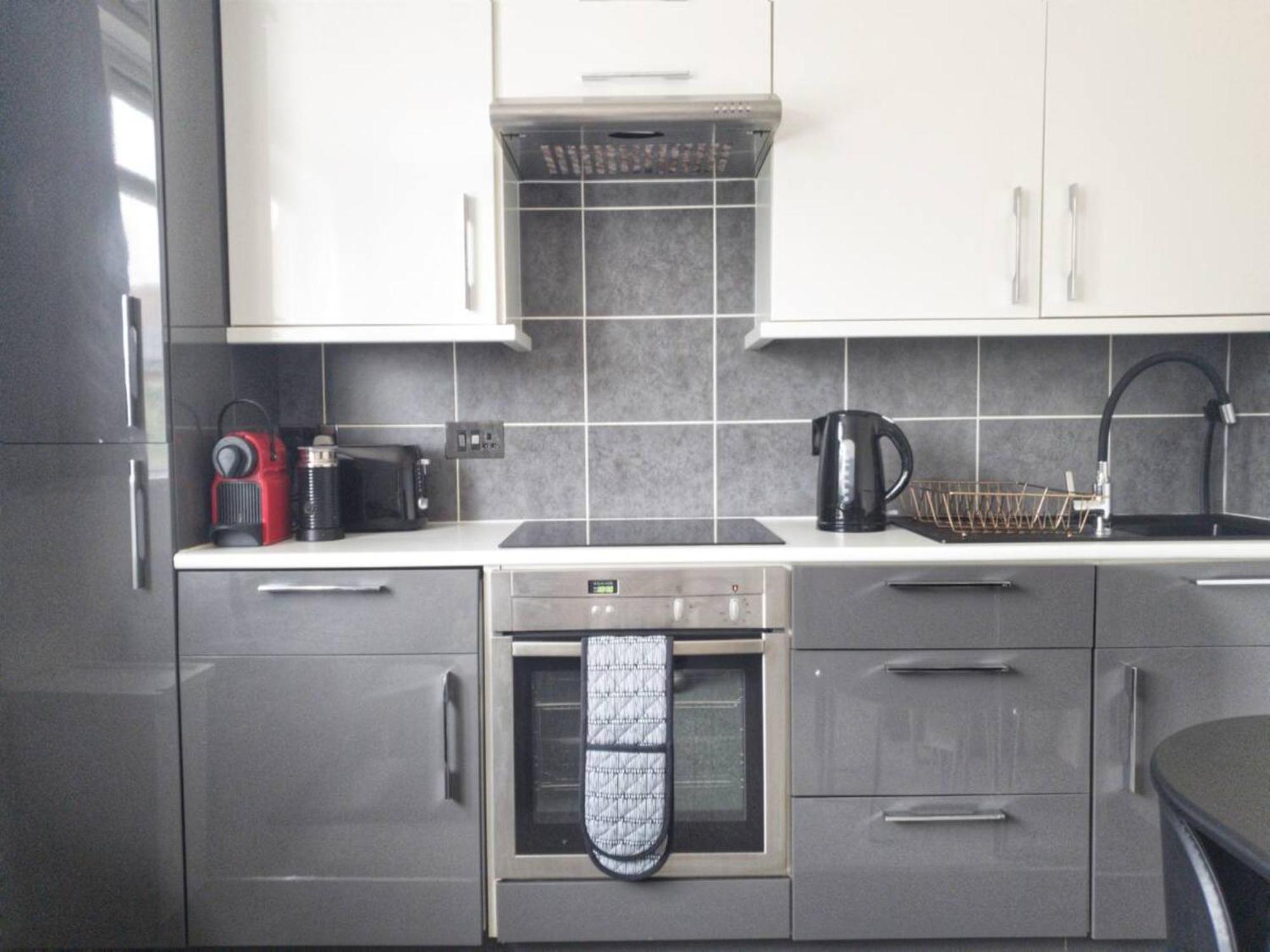 Newly Renovated Ideally Situated 2 Bedroom Flat بورنماوث المظهر الخارجي الصورة