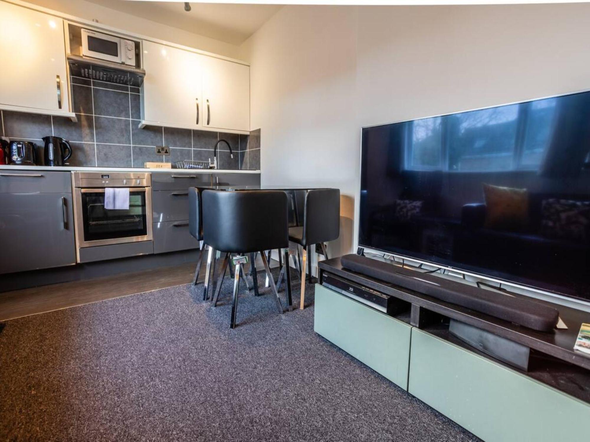 Newly Renovated Ideally Situated 2 Bedroom Flat بورنماوث المظهر الخارجي الصورة